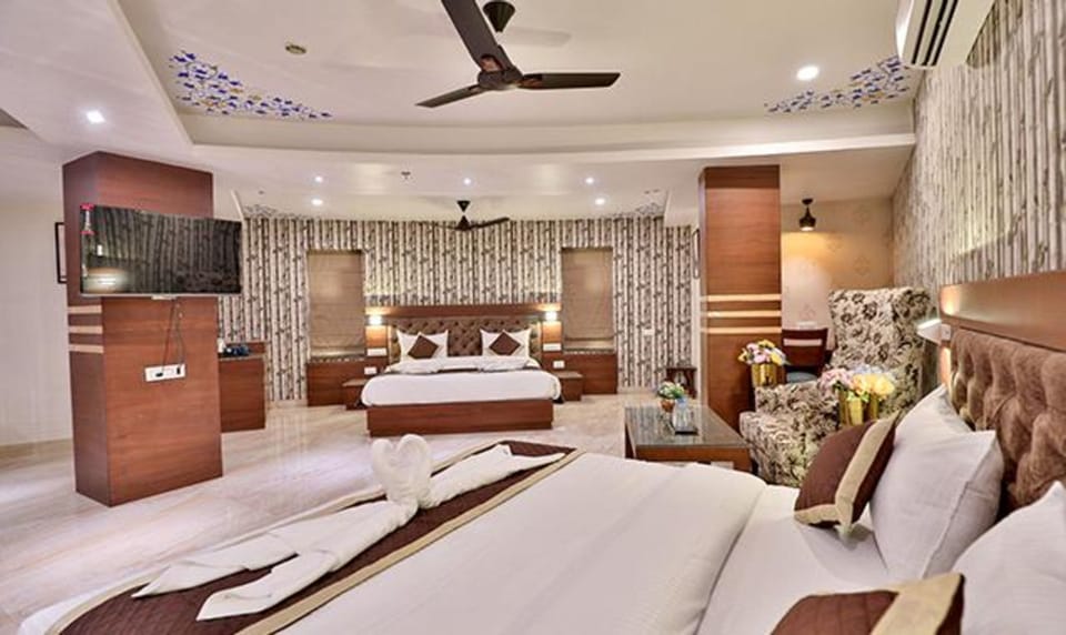 Luxury Suite | Egyptian cotton sheets, premium bedding, free WiFi, bed sheets
