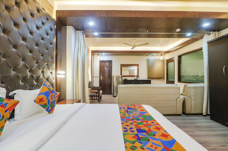 Egyptian cotton sheets, premium bedding, in-room safe, free WiFi