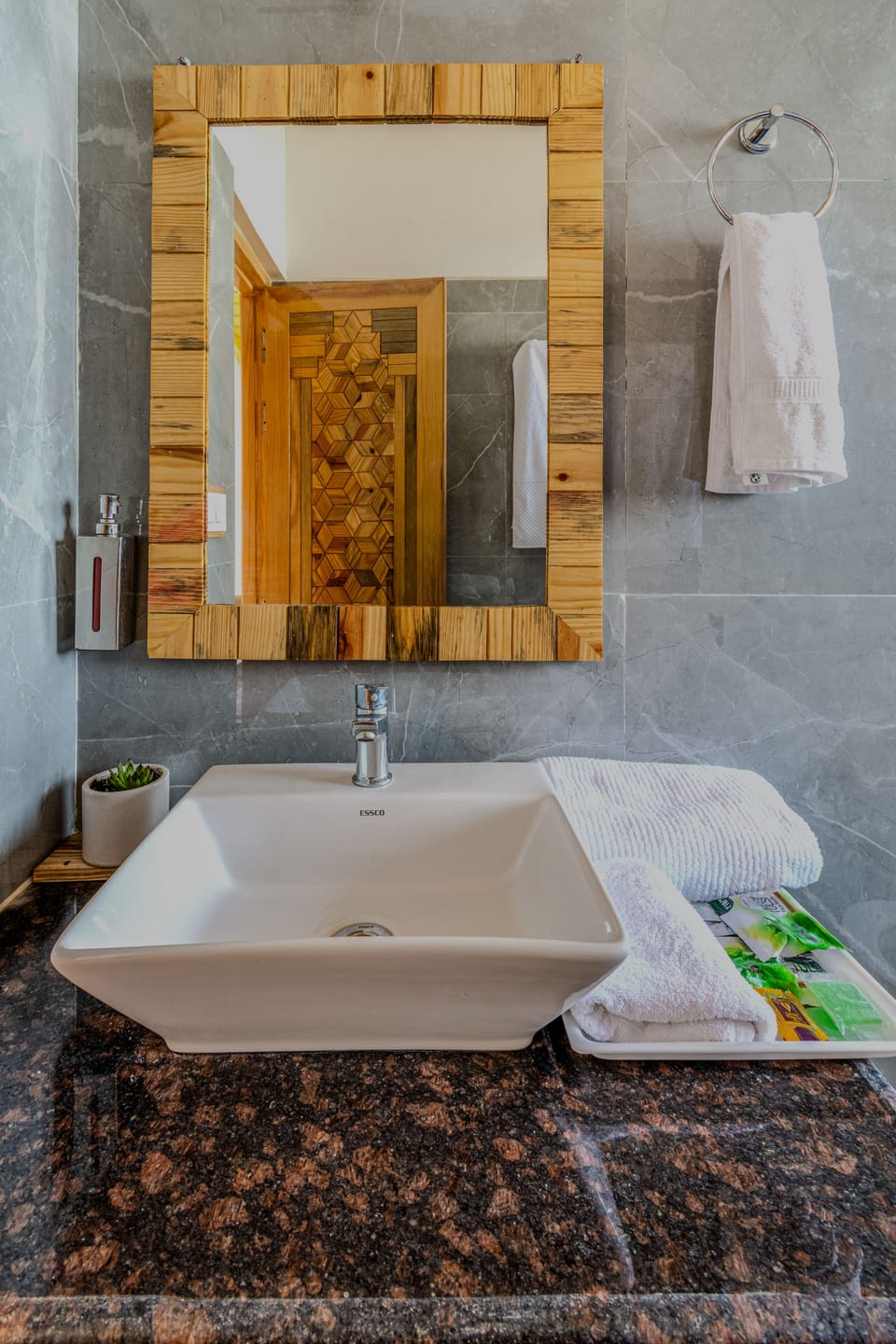 Executive King room with Himalayan view | Bathroom | Free toiletries, bathrobes, bidet