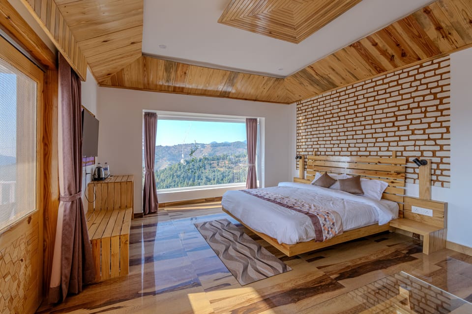 Executive King room with Himalayan view | Living area