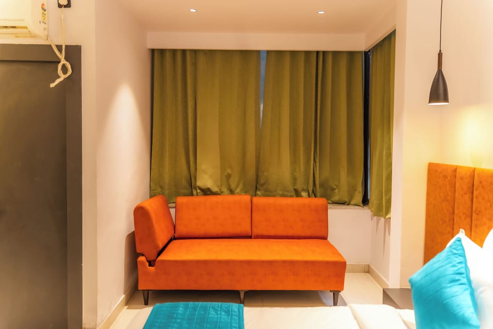 Triple Room | Desk, laptop workspace, free WiFi, bed sheets