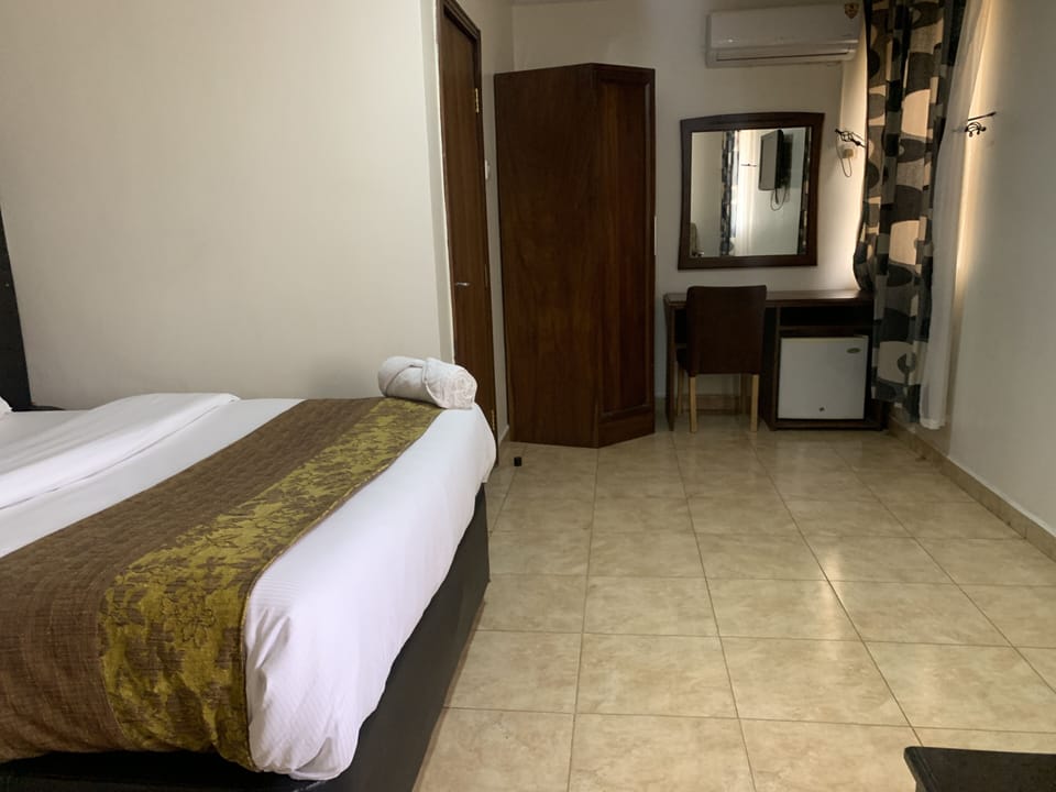 Deluxe Room | Laptop workspace, free WiFi