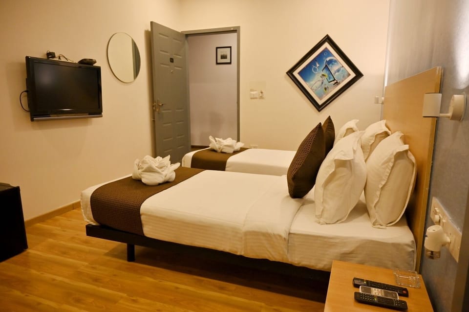 Executive Room | Iron/ironing board, free WiFi
