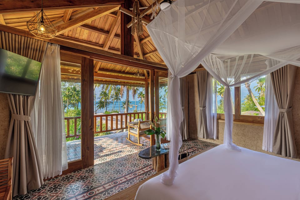 Premium Ocean Breeze with Ocean View | 1 bedroom, premium bedding, minibar, in-room safe