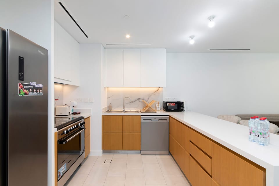 Elite Apartment, 2 Bedrooms, Balcony, Sea View | Private kitchen | Full-size fridge, microwave, oven, stovetop