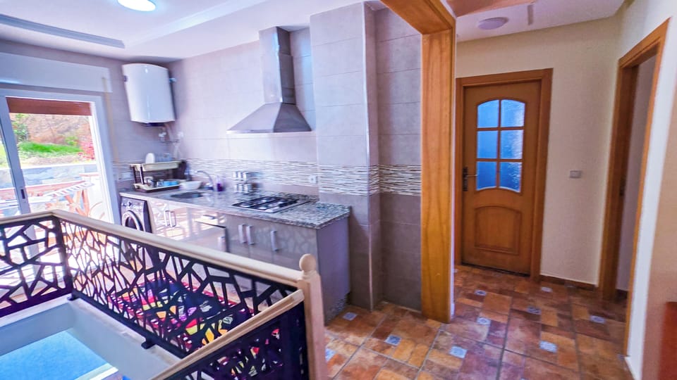 Deluxe Duplex | Private kitchen | Full-size fridge, microwave, oven, stovetop