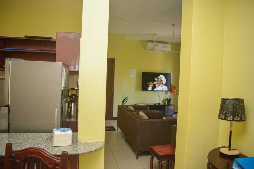 Family Apartment | Private kitchen | Fridge, microwave, cookware/dishes/utensils
