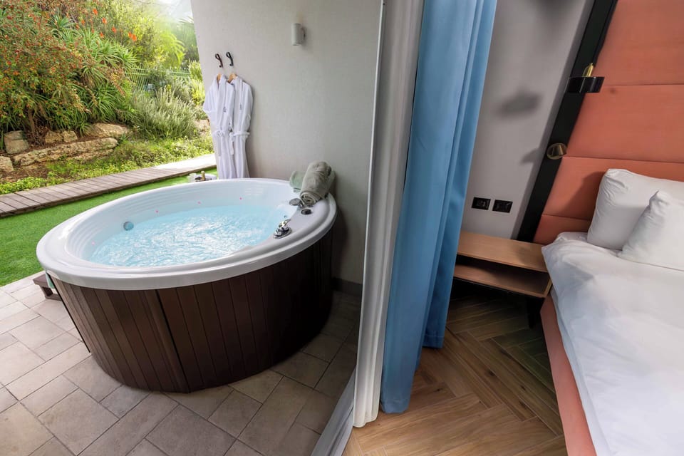 Garden Jacuzzi | Terrace/patio