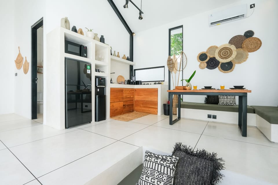 Villa, 1 Queen Bed, Non Smoking, Pool View | Living area