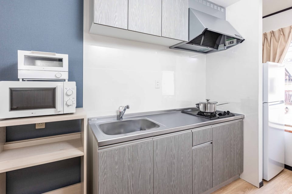 Deluxe House | Private kitchen | Microwave, stovetop, toaster, rice cooker
