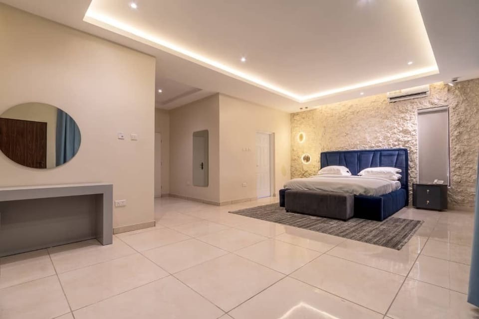 Classic Townhome, 4 Bedrooms | 4 bedrooms, individually decorated, individually furnished