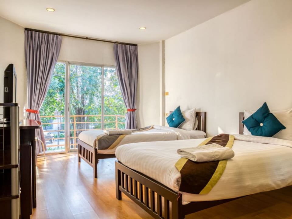 Superior Twin | Desk, blackout drapes, free WiFi, bed sheets
