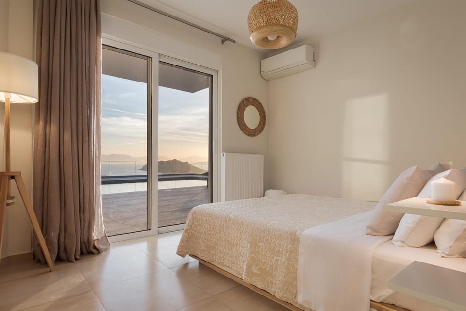 Family Villa | 7 bedrooms, Egyptian cotton sheets, premium bedding, memory foam beds