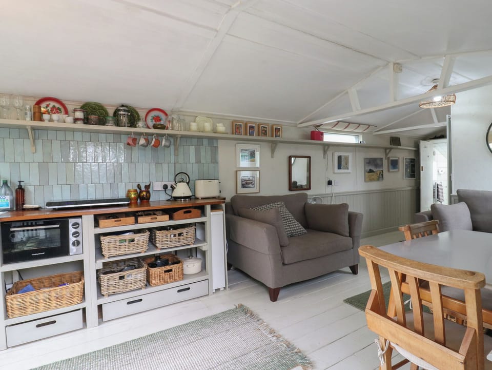 Cottage | Living area | Fireplace