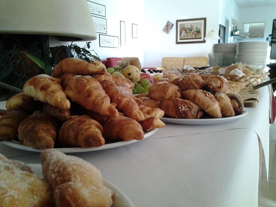 Daily buffet breakfast for a fee