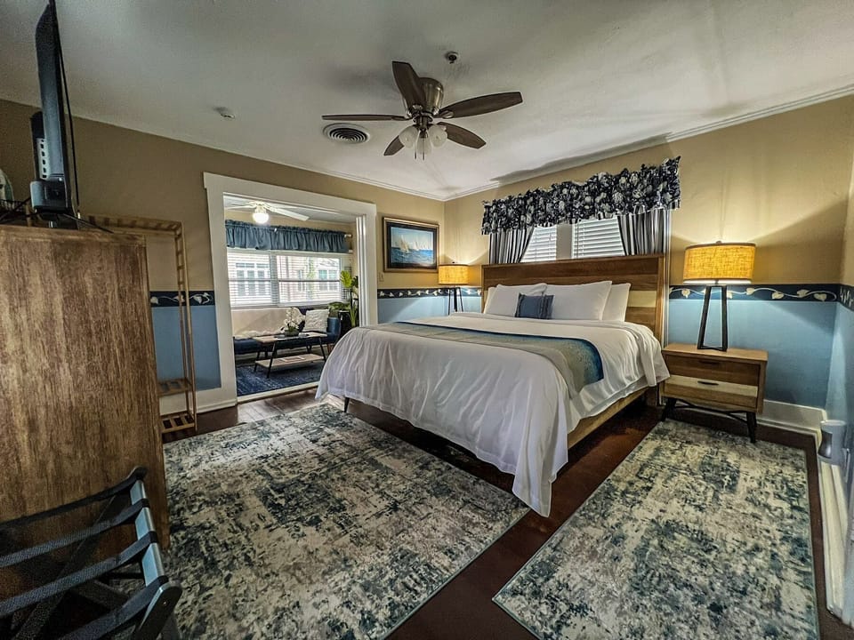 Deluxe Studio Suite | Individually decorated, iron/ironing board, free WiFi, bed sheets