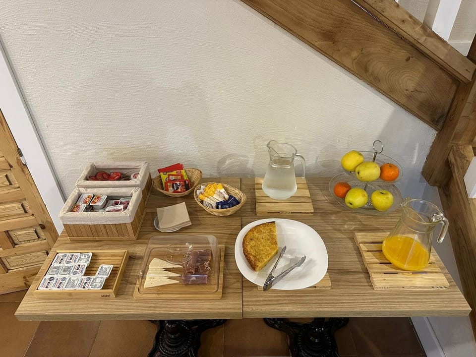 Daily continental breakfast (EUR 7.50 per person)