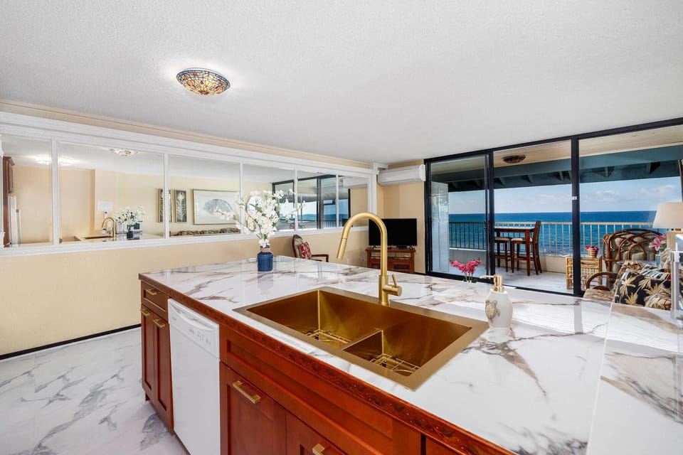 Condo, 1 King Bed with Sofa bed (Kona Reef A-34) | Private kitchen | Oven, toaster, paper towels