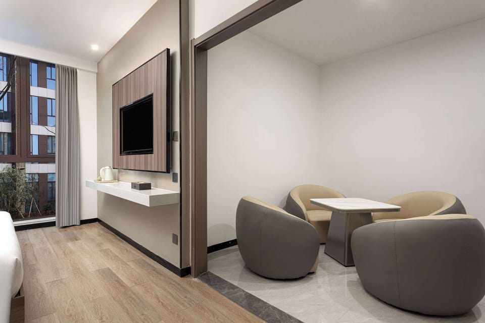 Executive Suite, 1 King Bed, Non Smoking