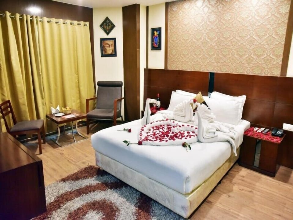 Premium Double Room | Soundproofing, iron/ironing board