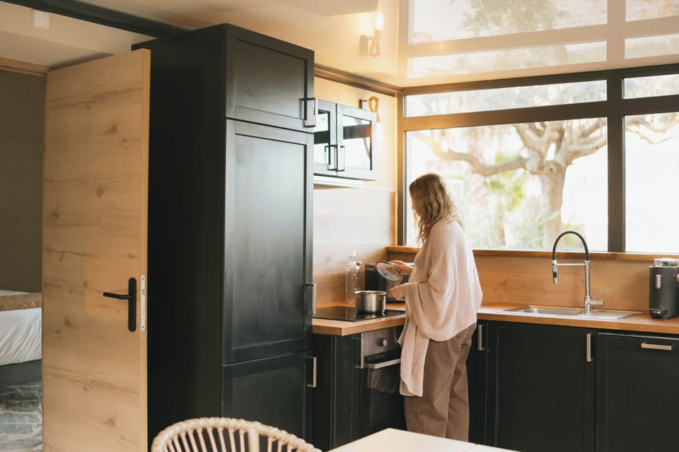 Deluxe Room | In-room safe, soundproofing, free WiFi, bed sheets