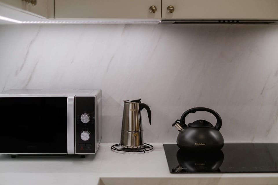 Comfort Apartment | Private kitchen | Fridge, microwave, oven, stovetop
