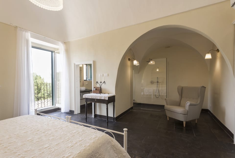 Exclusive House, 6 Bedrooms | Premium bedding, memory foam beds, free minibar items, in-room safe