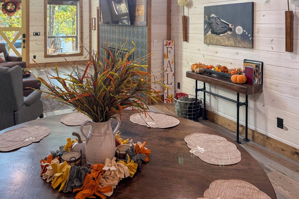 Two King Suites, Bunk Loft With Games, Hot Tub Cottage in Oklahoma