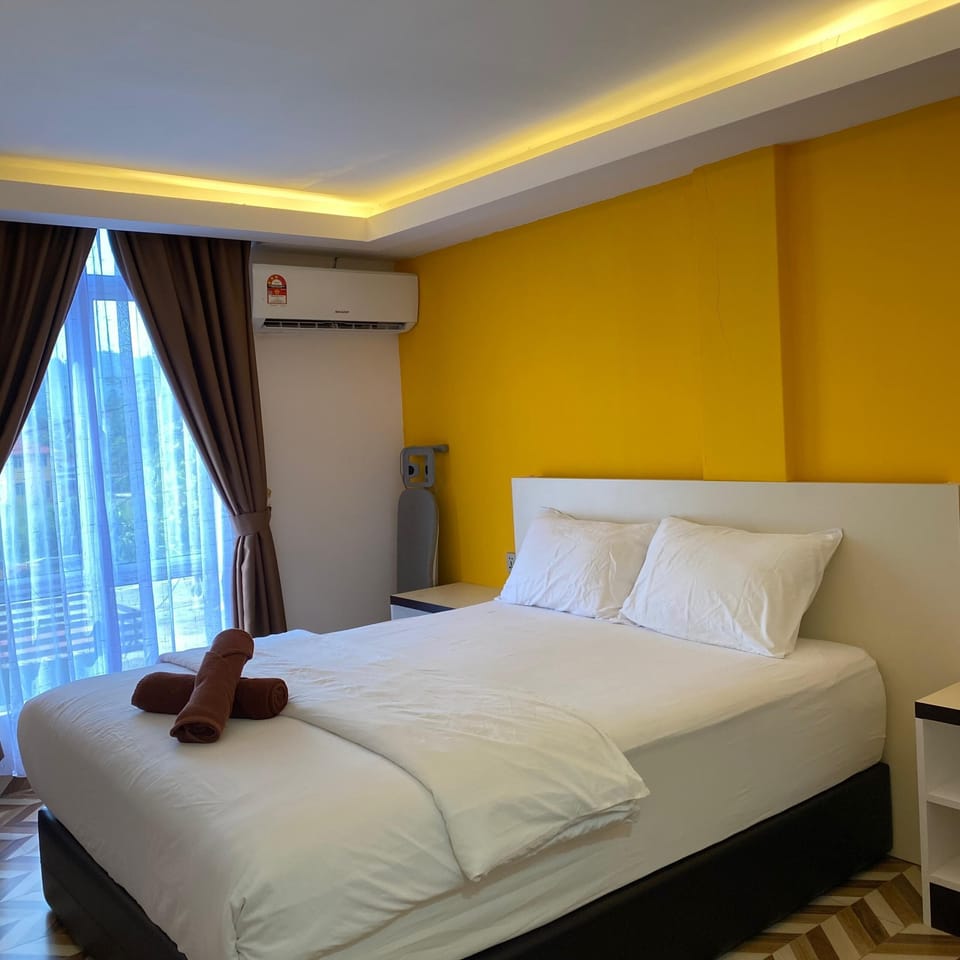 Room, 1 Queen Bed, Non Smoking | 1 bedroom, WiFi (free), bed sheets
