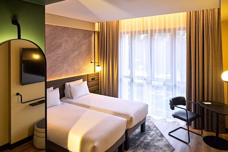 Classic Room, 2 Twin Beds, River View | Premium bedding, memory foam beds, minibar, laptop workspace