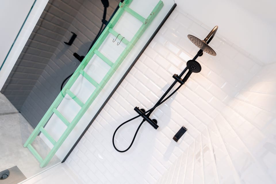 Duplex | Bathroom | Hair dryer, towels, soap, shampoo