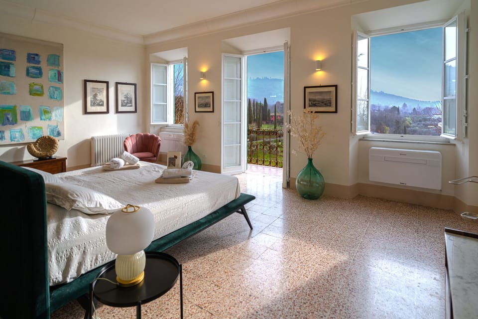 Deluxe Suite, 1 King Bed, Hill View | Premium bedding, pillowtop beds, in-room safe, individually decorated