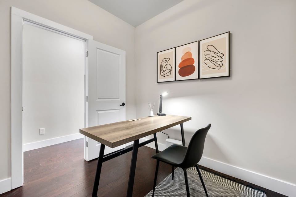 House | 4 bedrooms, iron/ironing board, high-speed internet