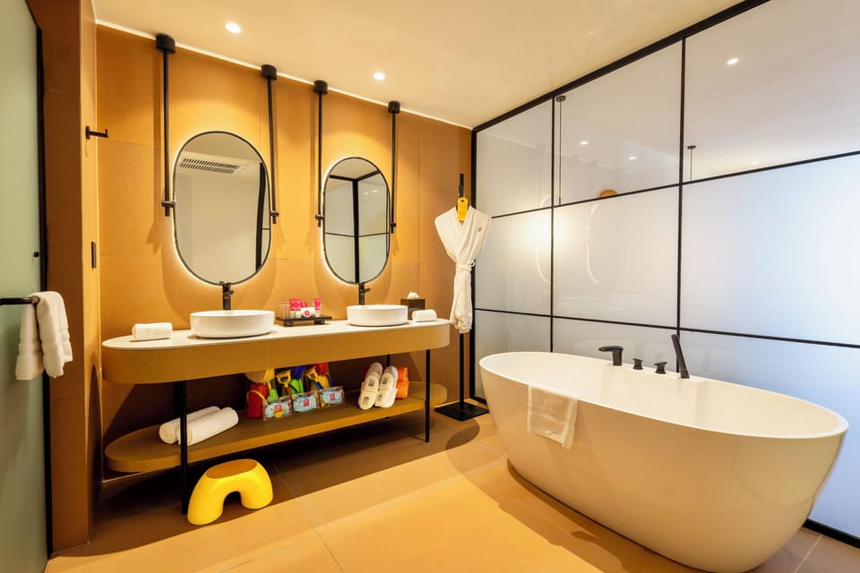 Jetted tub, free toiletries, hair dryer (on request), towels