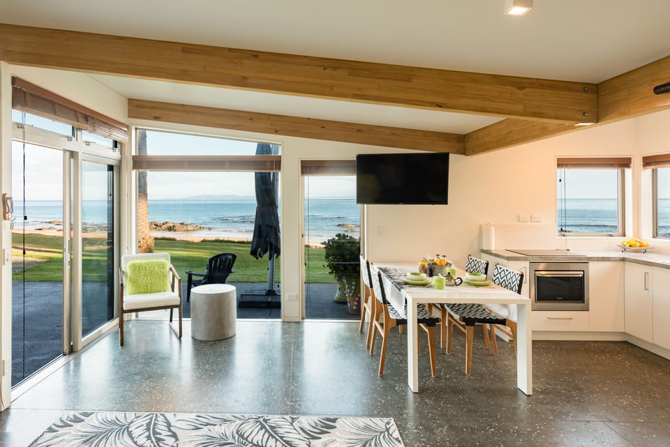 Exclusive Studio Suite, 1 King Bed, Beach View | Living area | 42-cm Smart TV with satellite channels
