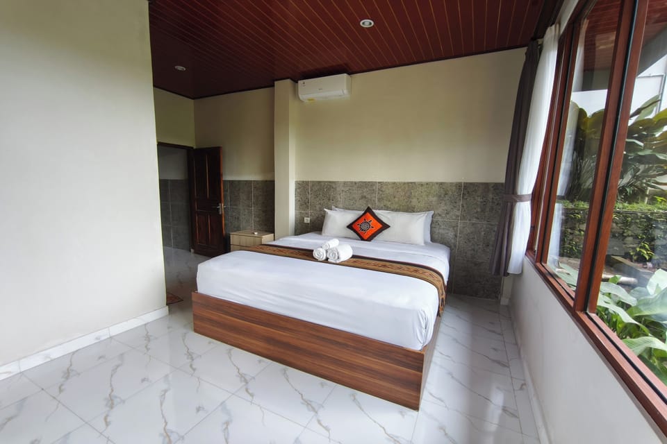 Standard Suite | Desk, laptop workspace, free WiFi, bed sheets
