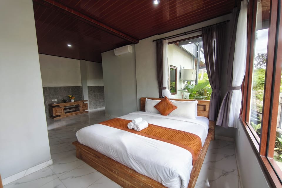 Standard Suite | Desk, laptop workspace, free WiFi, bed sheets