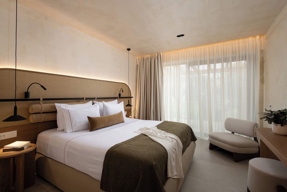 Room (with Yard) | Premium bedding, pillowtop beds, minibar, in-room safe