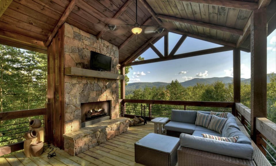 House | 4 bedrooms, desk
