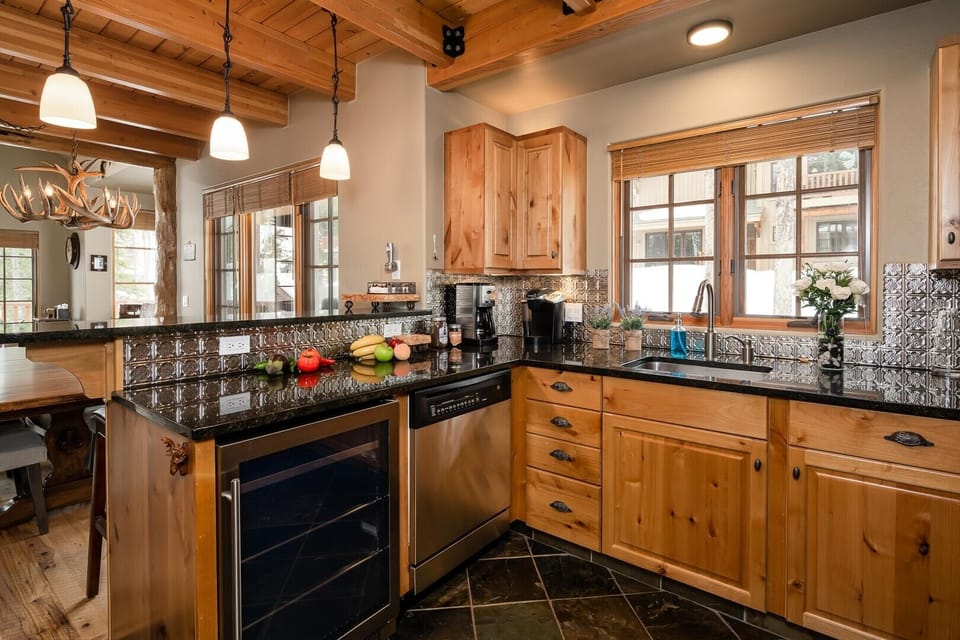 House, 4 Bedrooms | Private kitchen | Coffee/tea maker