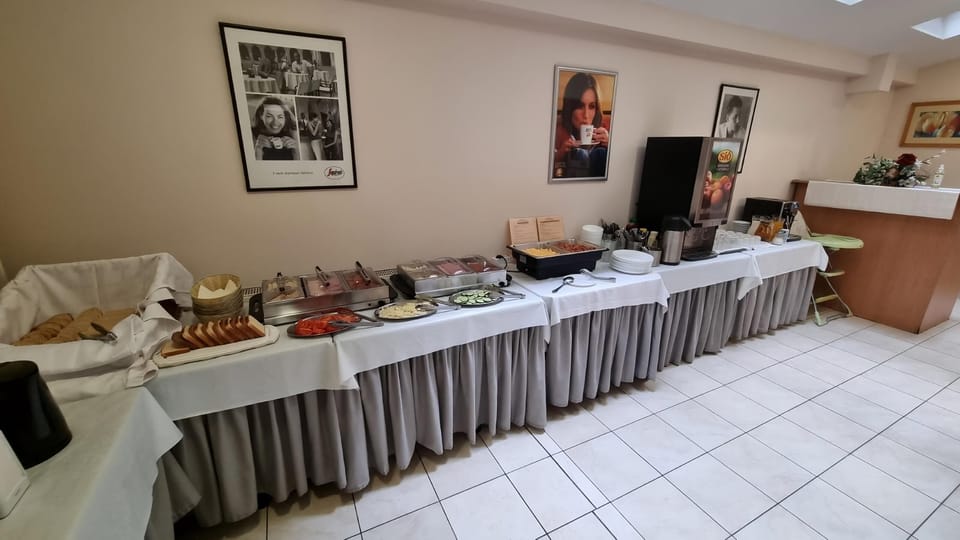 Daily buffet breakfast for a fee
