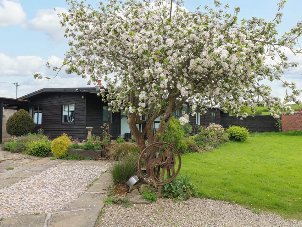 Cottage | Property grounds
