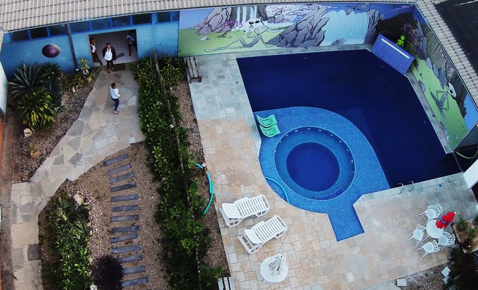 2 outdoor pools
