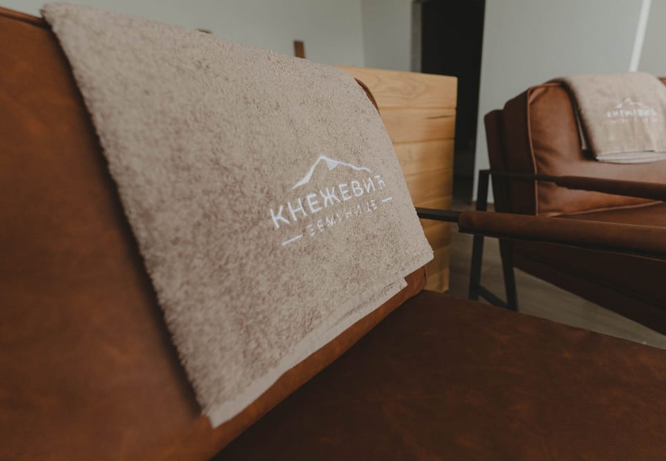 Minibar, laptop workspace, soundproofing, free WiFi