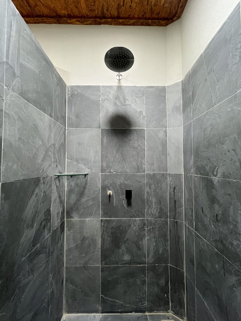 Standard Double Room | Bathroom | Shower, towels, soap, shampoo