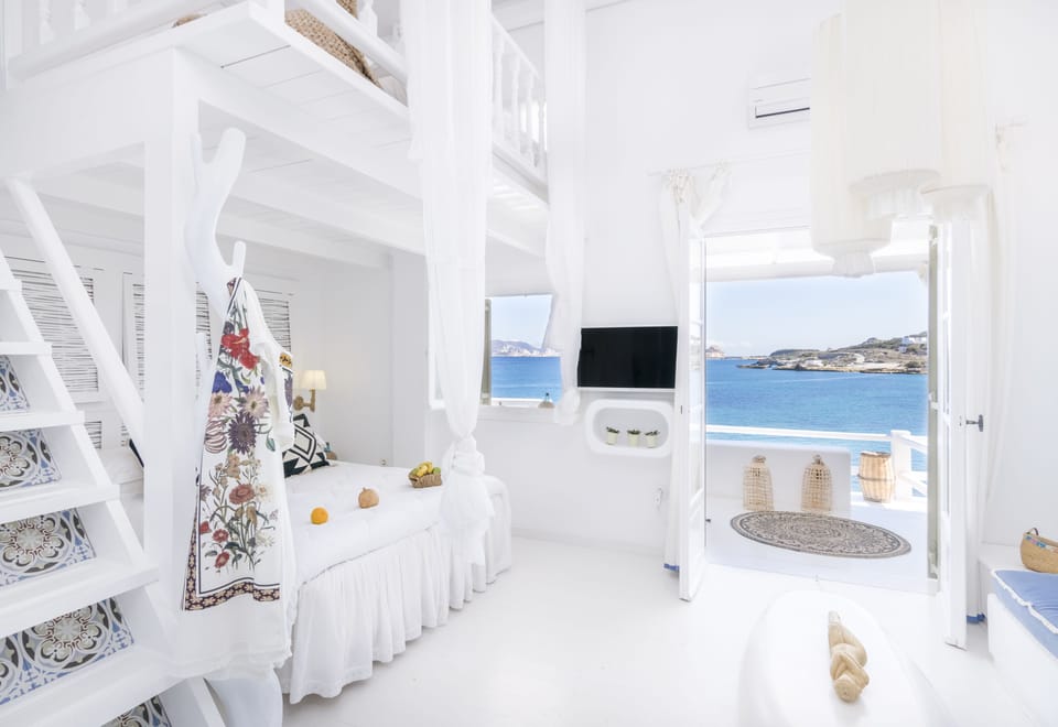 Comfort Studio Suite (Blue) | Living area | LCD TV