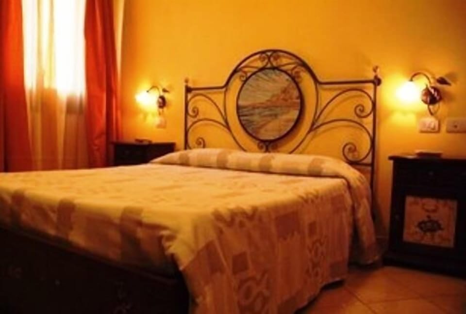 Premium bedding, in-room safe, desk, free WiFi