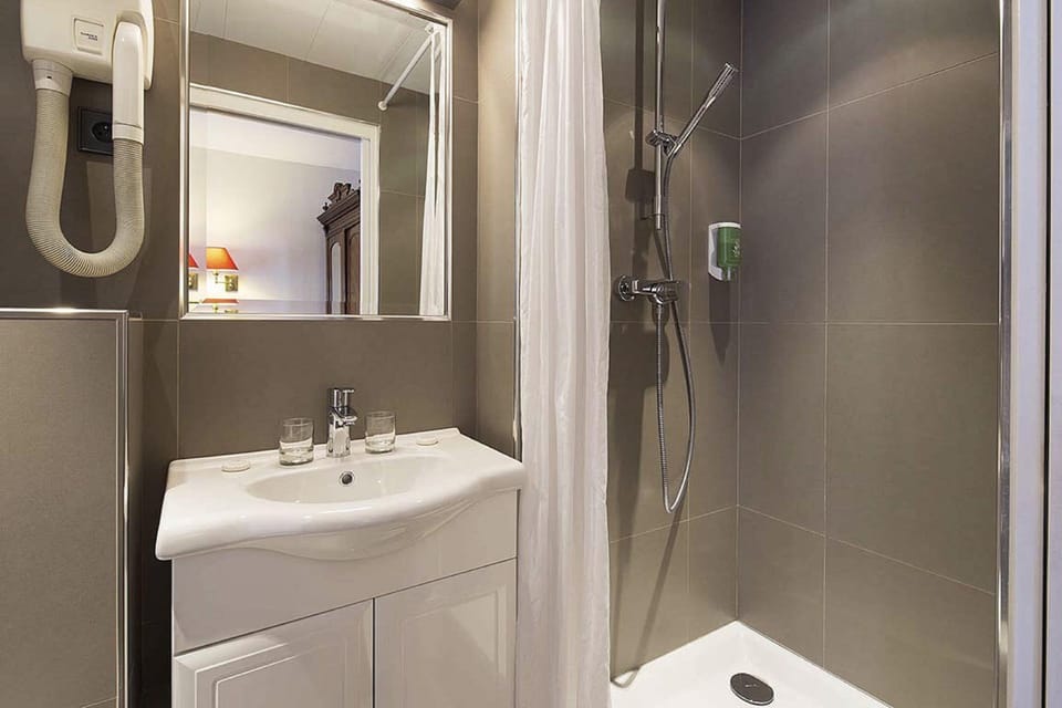 Double Room | Bathroom | Hair dryer, towels