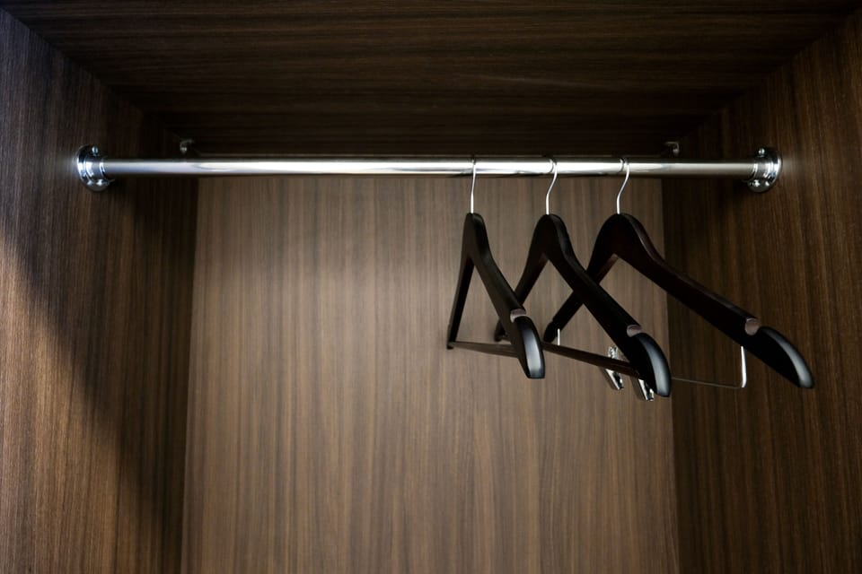 Premium bedding, desk, soundproofing, free WiFi
