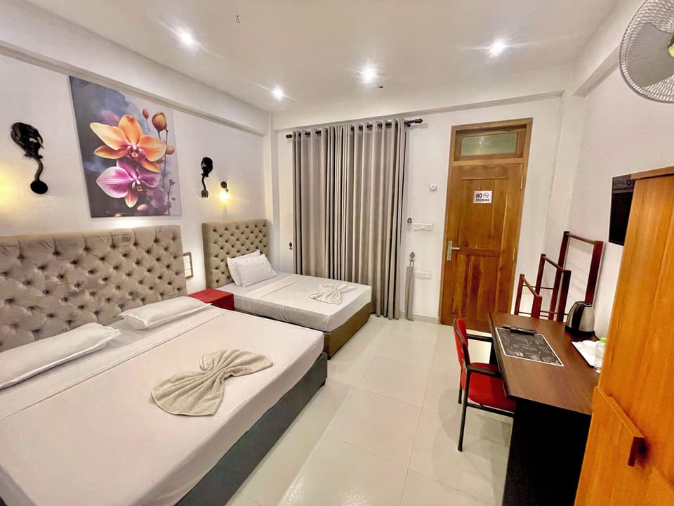 Deluxe Triple Room | Desk, free WiFi, bed sheets